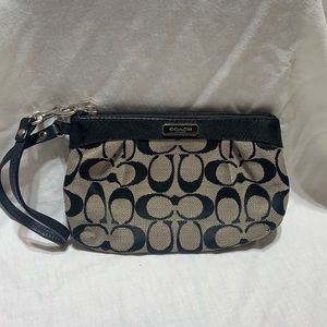 👜 COACH CLUTCH WRISTLET